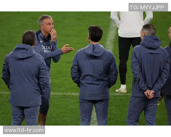 2017年曼城与巴黎圣日耳曼激战回顾:欧冠赛场的巅峰对决与精彩瞬间